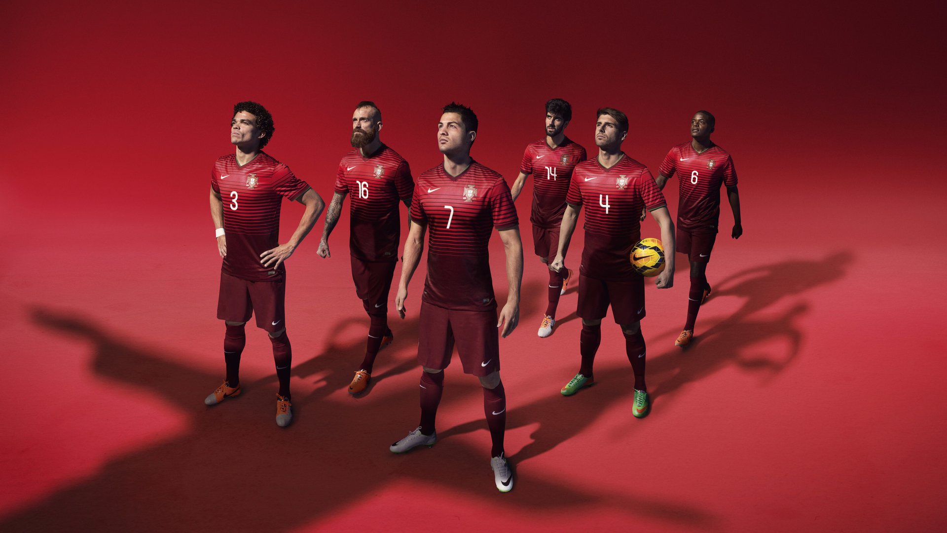 中国足球裁判裁决准确率提升，行业标准不断完善，足球裁判权威