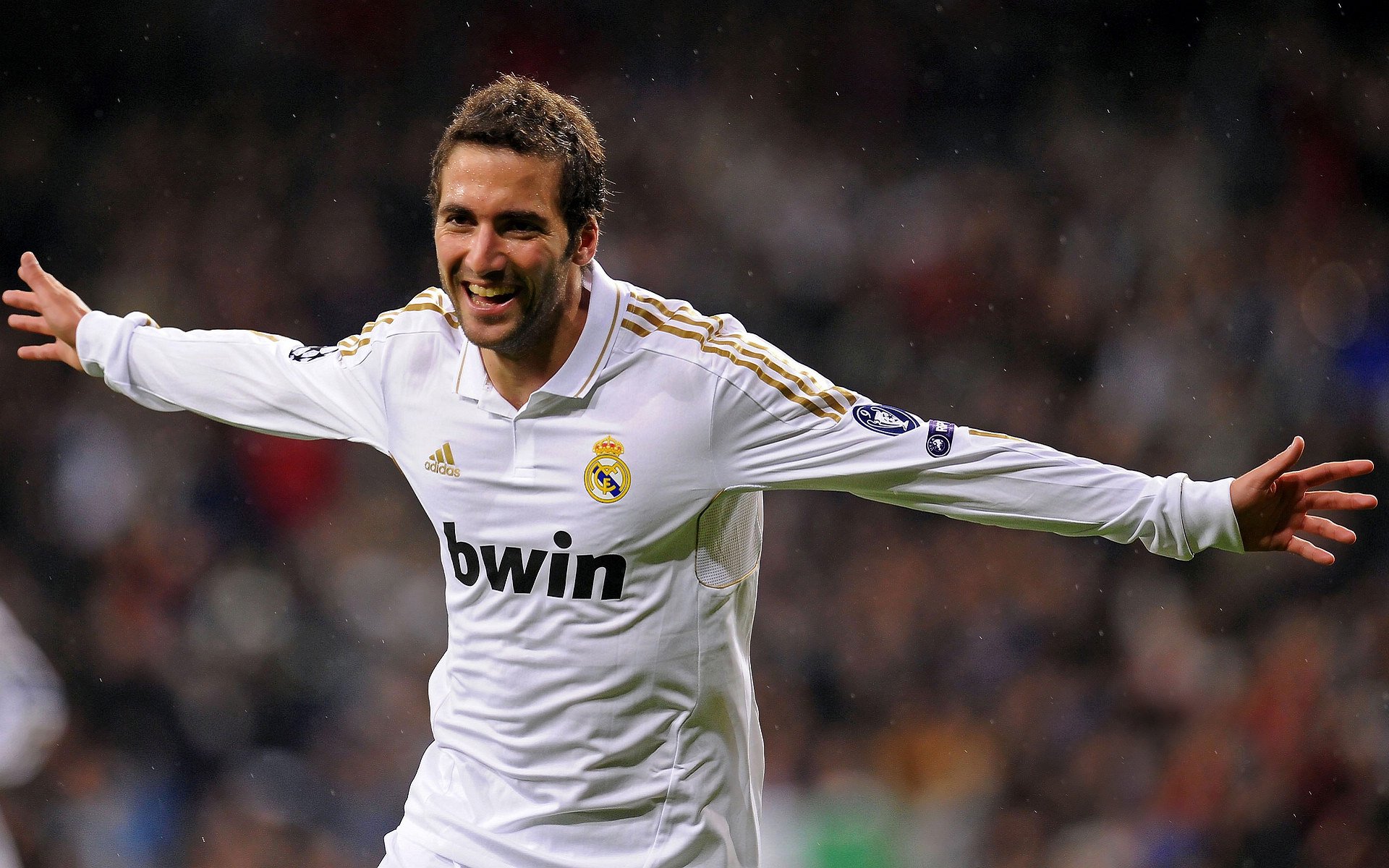 詹姆斯带领球队完成逆转锁定季后赛，詹姆斯转了多少次队